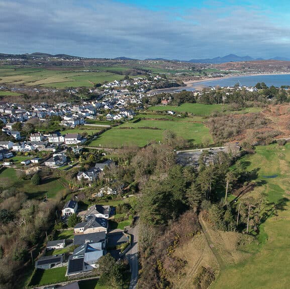 <p>Coastal Homes <br>In <span style="color:hsl(39, 98%, 69%);"><strong>North Wales</strong></span></p>